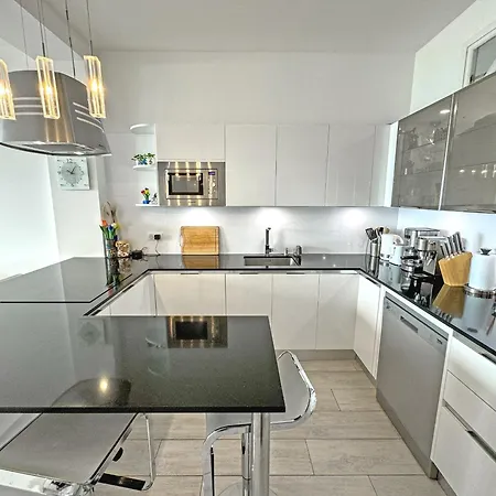 Daire Gorgeous Oceanfront Promenade