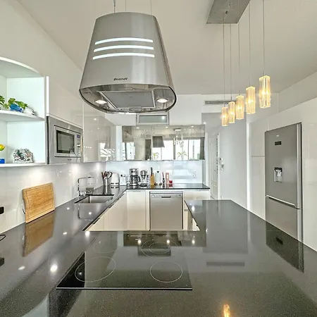 Gorgeous Oceanfront Promenade Апартаменты