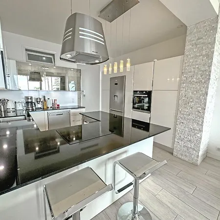 Gorgeous Oceanfront Promenade