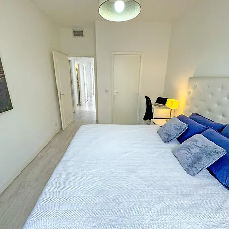 Gorgeous Oceanfront Promenade Apartman