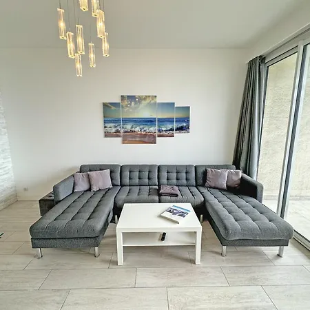 Апартаменты Gorgeous Oceanfront Promenade *