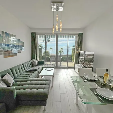 Gorgeous Oceanfront Promenade ניס