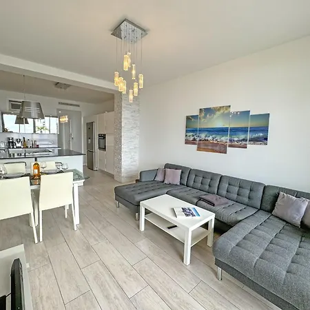 Апартаменты Gorgeous Oceanfront Promenade *