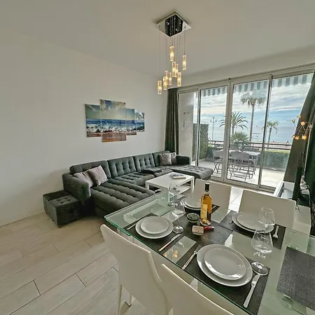 Gorgeous Oceanfront Promenade ניס