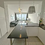 Апартаменты Gorgeous Oceanfront Promenade Ницца