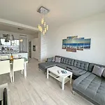 Апартаменты Gorgeous Oceanfront Promenade *